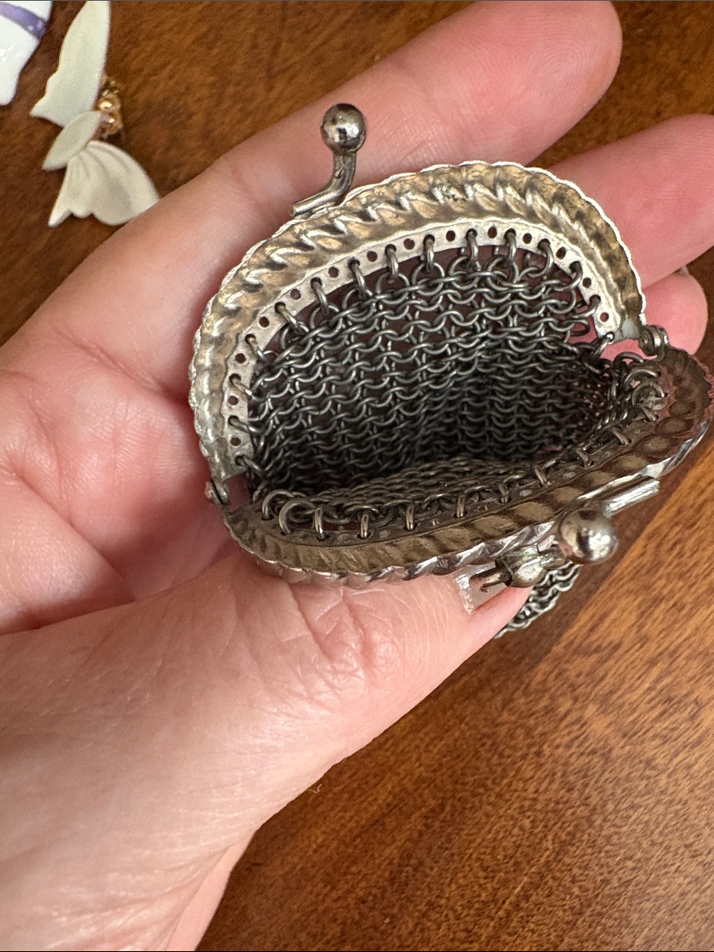Vintage Silver Mesh Coin Purse And Brooches And Rings - Picture 12 of 12